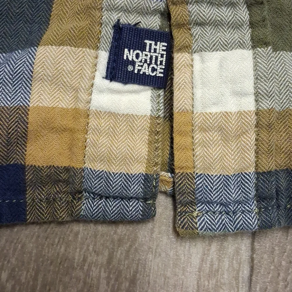 Mens The North Face Plaid Button Down Long Sleeve Shirt‎